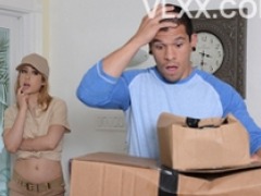 Giao hàng bị thất lạc, nữ nhân viên “đền bù” cho khách
