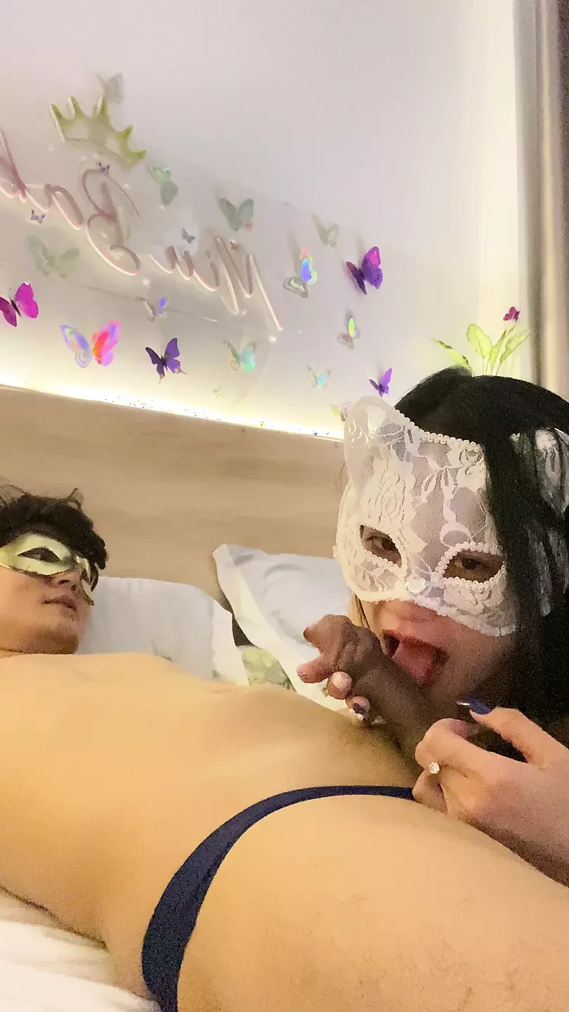 Cô người được lúc bu cu anh bạn thân