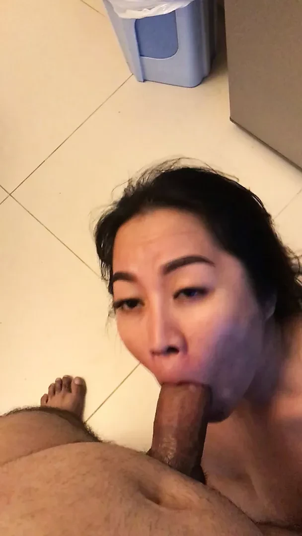 Nhỏ việt nam miệng kéo dài và thuần hóa với cứng dương vật